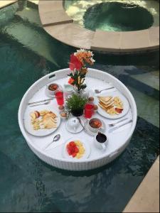 Ubud Dream-III: 2-BDR apartments above the pool