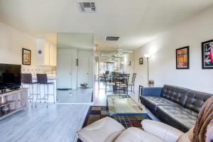 Walk to Dtwn Palm Springs Condo with Pool Access
