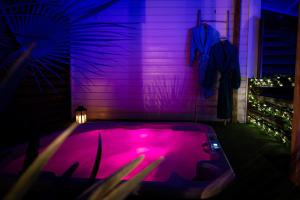 Maisons de vacances Villa Eden Bleu - Piscine et jacuzzi prive - Logement classe 4 etoiles : photos des chambres