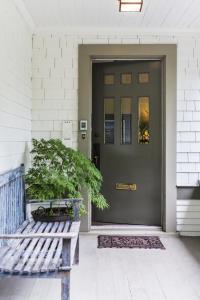 Thistledown House North Vancouver Canada J2ski