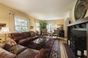 Thistledown House North Vancouver Canada J2ski