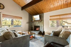 Misty Tree Top Chalet