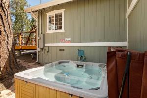 Snowcrest Lodge in Exclusive Fox Farm