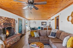 Honeybee by the Bay in Big Bear Lake