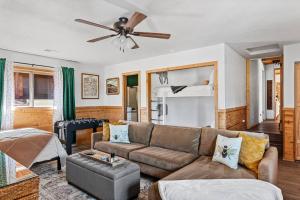 Honeybee by the Bay in Big Bear Lake