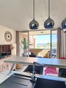 Appartements Vue mer, piscine, free parking : photos des chambres