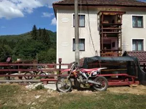 SC Simi Gugea srl - 卡兰塞贝什