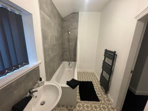 Stunning and Massive 4 bedroom 8 person 2 bathroom house!