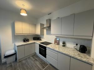 Stunning and Massive 4 bedroom 8 person 2 bathroom house!