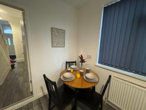 Stunning and Massive 4 bedroom 8 person 2 bathroom house!