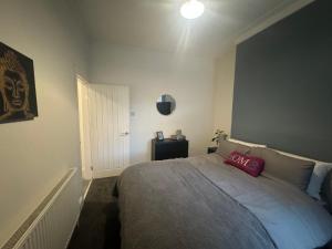 Stunning and Massive 4 bedroom 8 person 2 bathroom house!