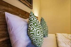 Harmony House 8: Rice Field View Room 2 min Center