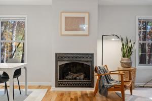 Emerald Cabin WHot tub, Firepit, Lake, Skiing