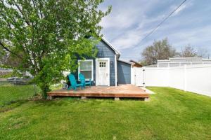 One-Bedroom Apartment room in Cozy Montana Retreat | Central Location | W & R