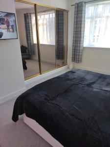 Modern 2 bed house sleeps 6