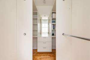 Spacious 2 Bedroom Loft in Sought After Leslieville
