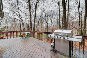Family-Friendly Cabin with Fire Pit in Pocono Lake! - Ubytování bez kategorie ve městě Pocono Lake
