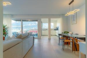 IMPERIAL of LUGANO 3 with a lake view behind the station and 10 min from the lake of Lugano