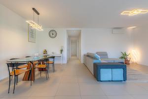 IMPERIAL of LUGANO 3 with a lake view behind the station and 10 min from the lake of Lugano