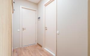 Four Seasons F2 - 2 BDRM Flat