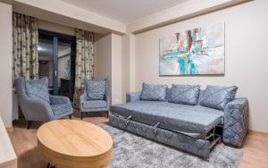 Four Seasons F2 - 2 BDRM Flat