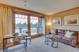 Pet-Friendly Cle Elum Condo - Hike, Ski and Relax!