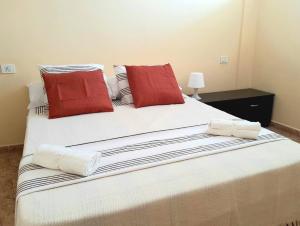 Perfectly located apartment with pool