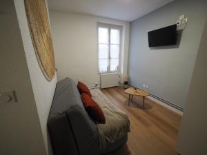 Appartement meublé 8 - 15 min Dampierre - 25 min Belleville - WIFI