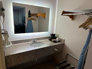 King Room - Non-Smoking room in Quality Inn Ashland