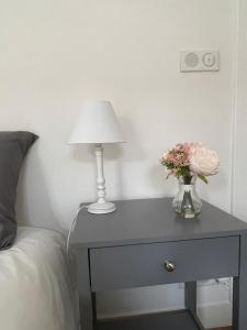 B&B / Chambres d'hotes La Demeure des Hotes 10 minutes de Disney : photos des chambres