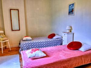 Maisons de vacances Mansion in Bize-Minervois with private pool : photos des chambres