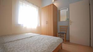 Apartments with parking space Kremenici, Krk - 21724