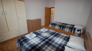 Apartments with parking space Njivice, Krk - 21728