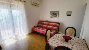 Apartments with parking space Njivice, Krk - 21763