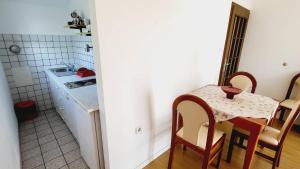 Apartments with parking space Njivice, Krk - 21763