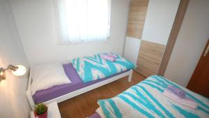 Apartments with parking space Njivice, Krk - 21762