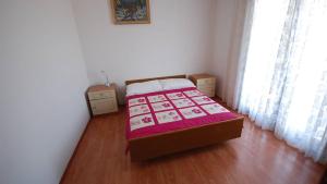 Apartments with parking space Njivice, Krk - 21762