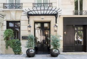 Recamier hotel, 
Paris, France.
The photo picture quality can be
variable. We apologize if the
quality is of an unacceptable
level.