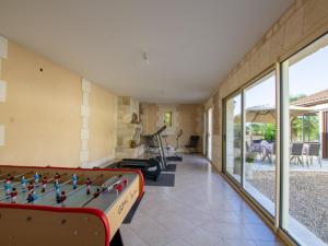 Maison spacieuse avec piscine, salle de sport, et équipements complets à Villamblard - FR-1-616-2