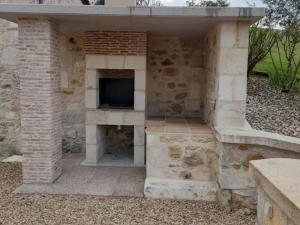 Maison spacieuse avec piscine, salle de sport, et équipements complets à Villamblard - FR-1-616-2