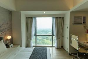 BGC Suite with Golf Course View