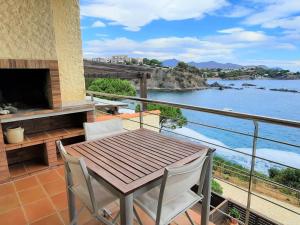 Apartamento con terraza, parking y se admiten mascotas en Llançà - ES-170-3