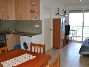 Apartamento con Terraza Amueblada y Parking a 10 Min del Centro de Llançà, Mascotas Permitidas - ES-170-9