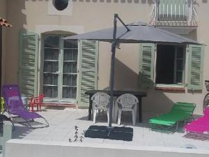 Maison chaleureuse avec piscine collective, près de la forêt, WiFi, parking privé - FR-1-323-441