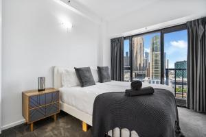 Stunning River View on Flinders Street