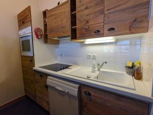 Appartement cosy au pied des pistes avec balcon et parking couvert - FR-1-459-225