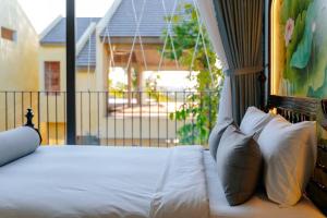 Lotus Villa Hoi An - 4 Bedrooms - river view - private pool