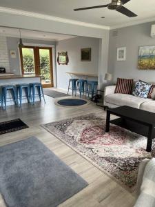 Ronnys at Tootgarook. Spacious villa, walk to beach.