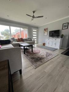 Ronnys at Tootgarook. Spacious villa, walk to beach.