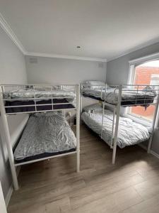 Ronnys at Tootgarook. Spacious villa, walk to beach.